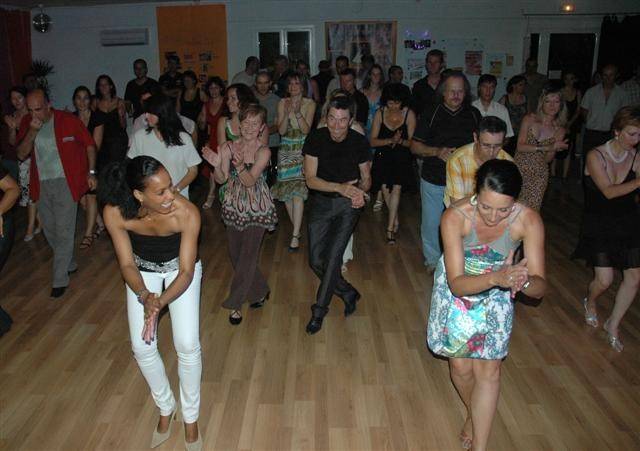 Cours collectifs de danse salsa cubaine à Aix en Provence Les Milles (13)