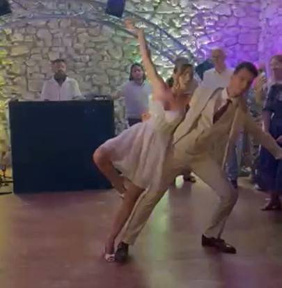 Ouverture de Bal pour Mariage sur une Valse personnalisée par Virevolte Danse à Aix en Provence Les Milles (13)