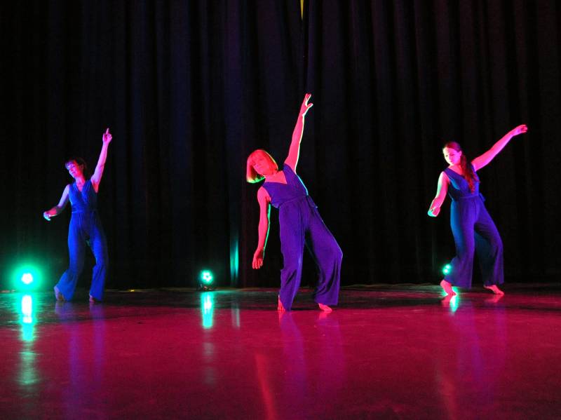 Cours collectifs de danse moderne jazz pour adultes