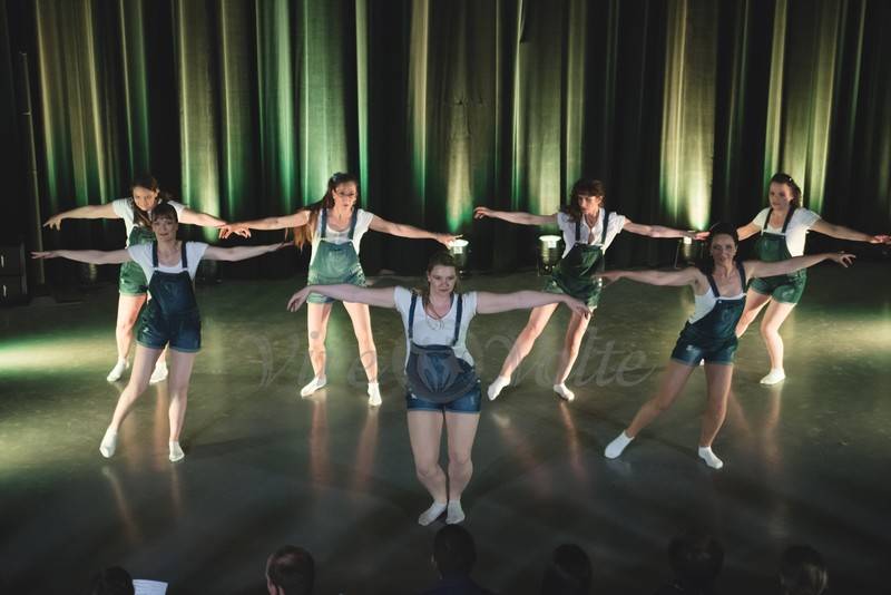 Cours collectifs de danse moderne jazz pour adultes