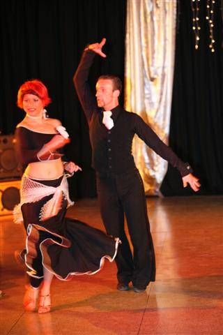 Cours collectifs de danse sportive avec un champion: Cyril ! à Aix en Provence Les Milles (13)